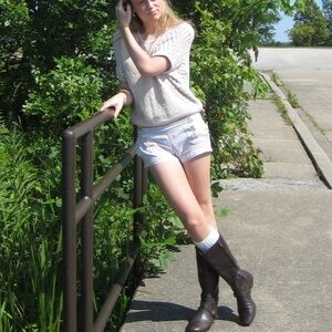 Super cute comfy knit distressed GAP top